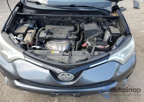 2017 Toyota Rav4 Xle z USA, uszkodzony, nr VIN JTMRFREV0HD210696